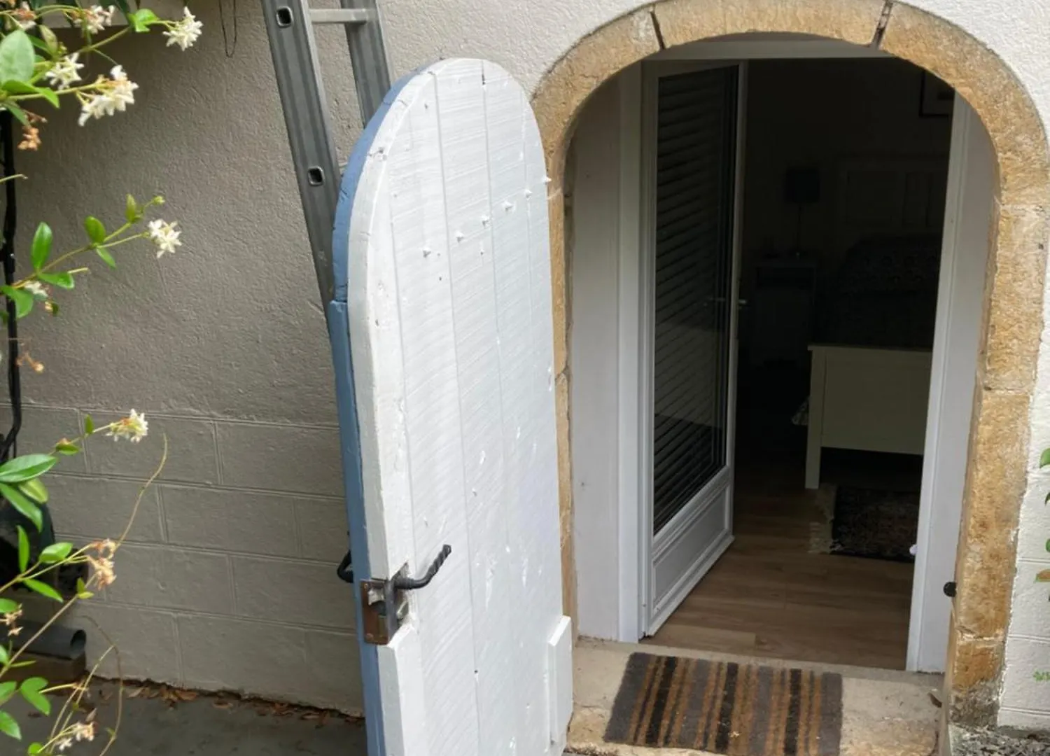 Quiet Double Ensuite Room, Own Entrance Varen 0*,  Francia